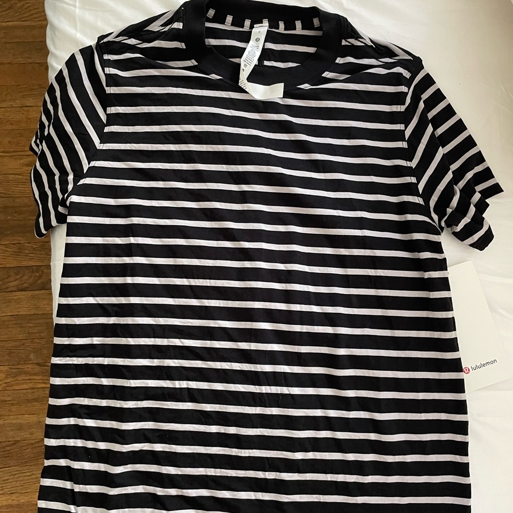 Lululemon t shirt